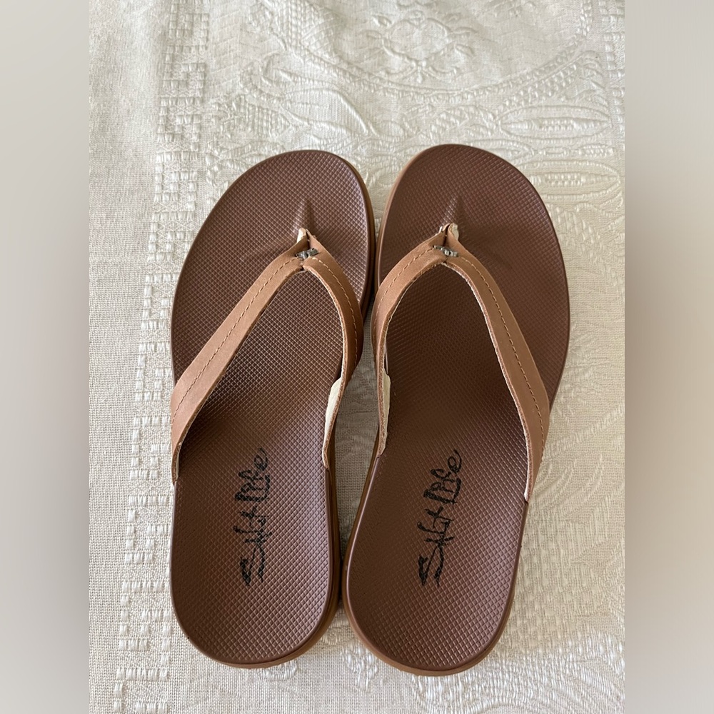 Salt Life women’s brown flip flops size 6